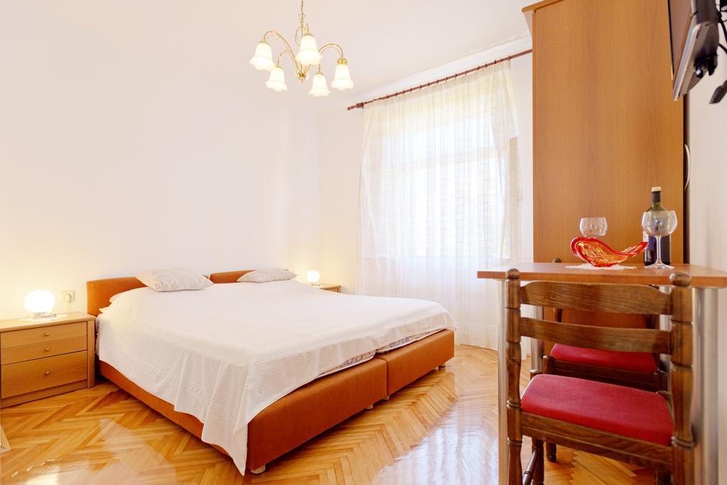 Guesthouse Wish Stari Grad  Rom bilde