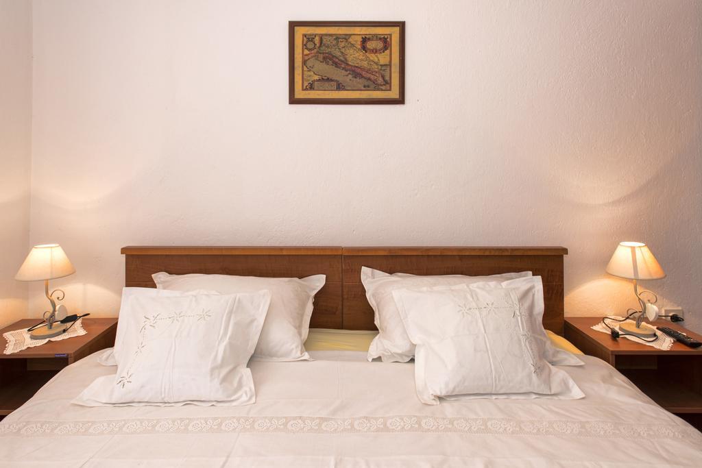 Guesthouse Wish Stari Grad  Rom bilde