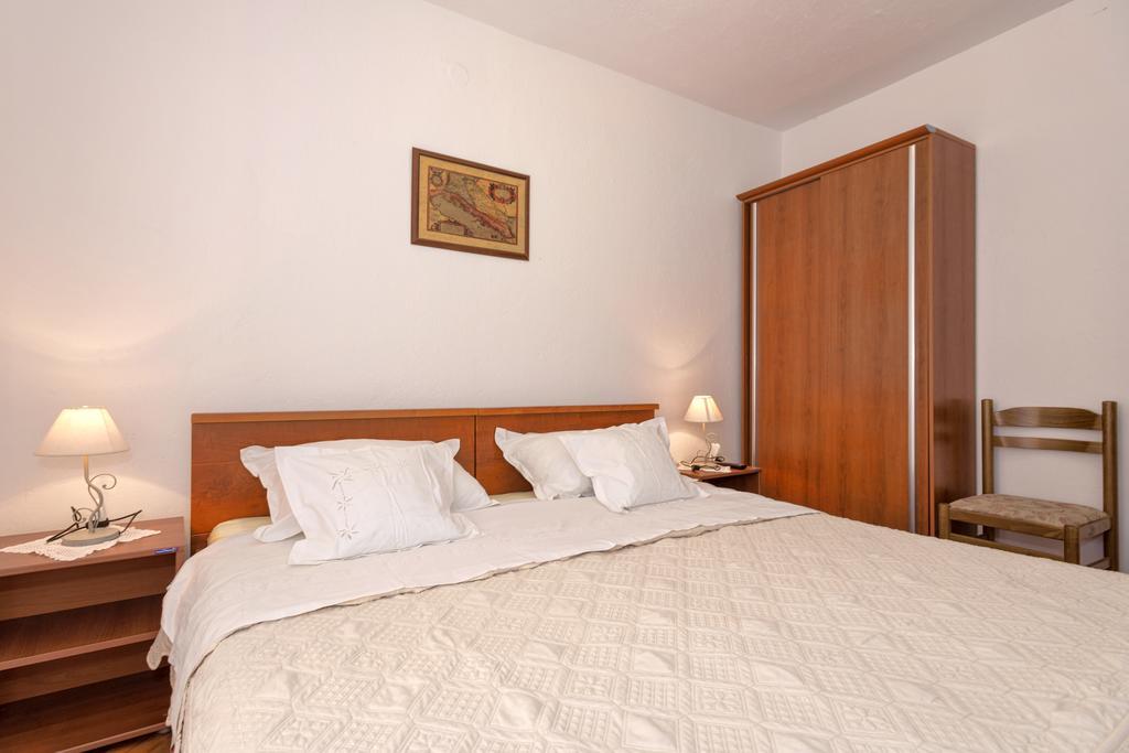 Guesthouse Wish Stari Grad  Rom bilde
